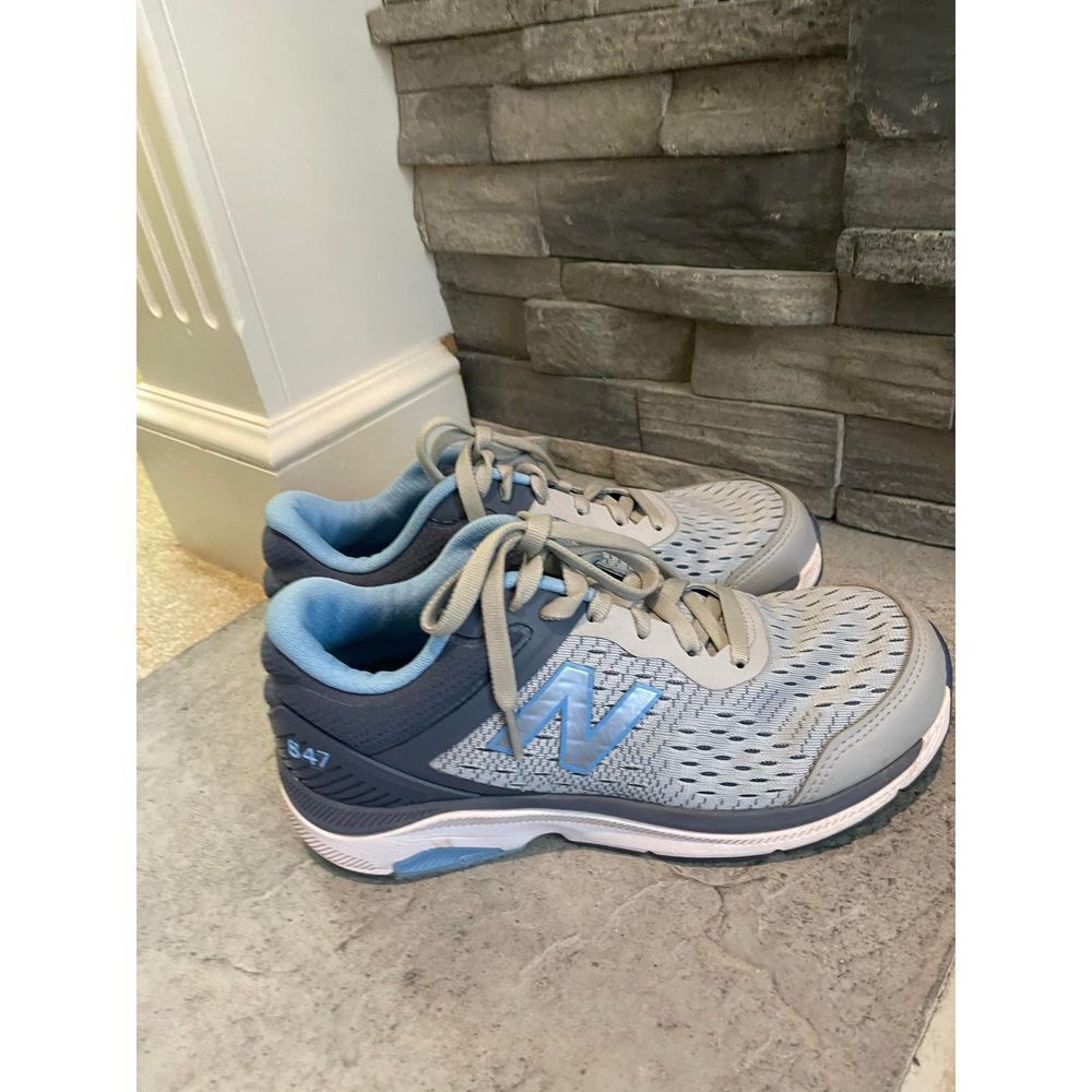 Women’s New Balance 847 Walking shoes- size 9